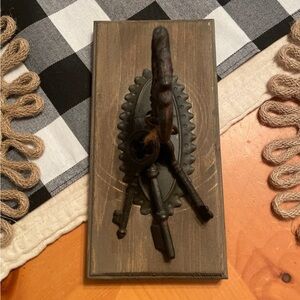 Vintage-Style Brown Wall Hook with Keys